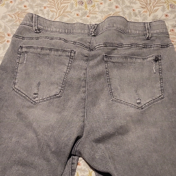 Democracy Women's Light Gray Cropped Jeans- Size 18 - Picture 6 of 9